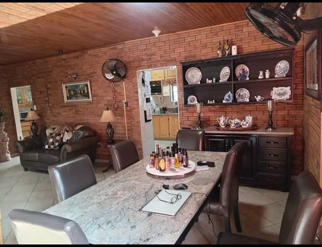 5 BEDROOM HOUSE FOR SALE IN PRETORIA GARDENS